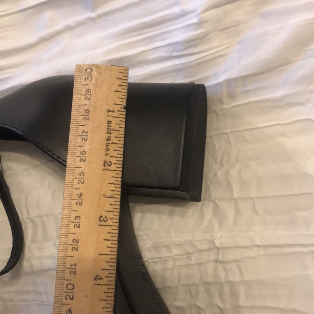 NWT shoes. Black heel and strap .brash. 8.5w. - Picture 6 of 8